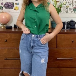 green button up top